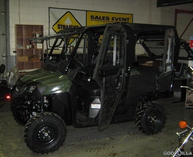 Мотовездеходы Honda Pioneer 1000 с кабиной